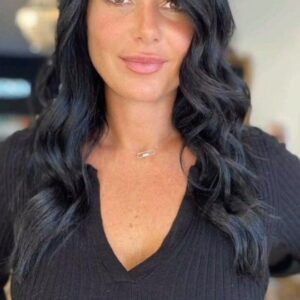Cécile Consul Instagram - Une très belle découverte aujourd'hui🌹
Tant sur le plan humain que professionnel 

UN GRAND MERCI A @sabrina_creation 

Enfin un soin profond efficace à faire en salon 
JE VALIDE LES FILLES!!!👏
Soin profond régénérant au caviar de chez@kerastase 

#coiffure #sabrinacreation #instantchill #cheveux #loreal #kerastase