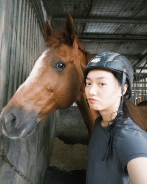 Cecilia Choi Instagram - 我和我的馬馬好朋友🐴