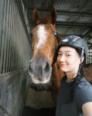 Cecilia Choi Instagram - 我和我的馬馬好朋友🐴