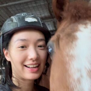 Cecilia Choi Instagram - 我和我的馬馬好朋友🐴