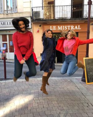 Cécilia Hornus Instagram - Voila. Un aperçu de l’ambiance de nos retrouvailles. 
@annedecisoff @leafrancoisoff 
#avoirdeuxansdagemental 
❤️❤️❤️✨✨✨