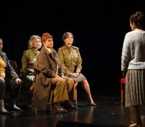Cécilia Hornus Instagram - « La guerre n’a pas un visage de femme » d’après Svetlana Alexiévitch poursuit sa tournée. 

Retrouvez les guerrières toute cette semaine au Théâtre du Jeu de Paume à Aix en Provence pour écouter les récits incroyables de ces combattantes si héroïques. Nous aurons le plaisir d’échanger avec le public à l’issue de la représentation du mercredi 25. 

Notre spectacle se poursuivra ensuite à La Cigalière à Serignan puis au Centre des Bords de Marne.
Ensuite nous investirons Le Girasole  tout juillet à l’occasion du Festival d’Avignon. 

Théâtre du Jeu de Paume à Aix en Provence 

Mardi 24 janvier ➡️ 20h
Mercredi 25 janvier ➡️ 19h 
Jeudi 26 janvier ➡️ 20h 

La Cigalière à Serignan 

Vendredi 3 Février ➡️ 20h30

Théâtre Le Girasole à Avignon 

Du 7 au 30 juillet (horaire à préciser ). 

#laguerrenapasunvisagedefemme
#SvetlanaAlexievitch 
#emmanuellerozes #marionbierry #denislemaitre 
@vogt.val @sdlr65 @sandrine_molaro @marc_boudet @virginiehoudiniere @lacigaliere.serignan @marilu_production @jeanclaudelande @christsegura @artistesadami 
Crédit photo @stephaneparphot 
#compagniedesorphelins #dominiquebluzet #veroniquesternberg