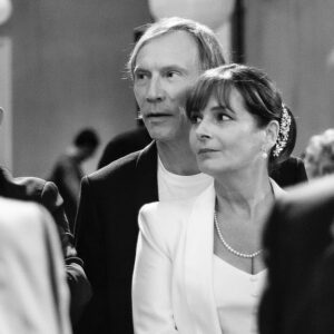 Cécilia Hornus Instagram - Allez c’est  la dernière soirée. Exceptionnelle évidemment. 
Tant de gratitude envers toutes les équipes. Production, écriture, technique, déco, artistique, communication et la ville de Marseille. 
 Je vous envoie tous beaucoup d’amour et à vous, notre public chéri qui nous a tant apporté et tant soutenu. 
Immense MERCI 
#ajamaislespremiers 
#plusbellelavie
#lafamille 

@pblvofficiel @newen_studios @france3
Crédits photos @fabien.trbn @olivier_martino