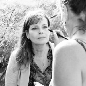 Cécilia Hornus Instagram - Allez c’est  la dernière soirée. Exceptionnelle évidemment. 
Tant de gratitude envers toutes les équipes. Production, écriture, technique, déco, artistique, communication et la ville de Marseille. 
 Je vous envoie tous beaucoup d’amour et à vous, notre public chéri qui nous a tant apporté et tant soutenu. 
Immense MERCI 
#ajamaislespremiers 
#plusbellelavie
#lafamille 

@pblvofficiel @newen_studios @france3
Crédits photos @fabien.trbn @olivier_martino