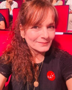Cécilia Hornus Instagram - Ce matin, j’ai eu la joie de rejoindre l’équipe de @elaofficielle au prix Ambassadeur à la @citedessciences. 
L’occasion de remercier les ambassadeurs de l’opération « Mets tes baskets et bats la maladie », tous ces élèves, leurs enseignants, et les établissements qui participent à cet événement si important pour l’association. 
L’occasion aussi de retrouver les parrains si fidèles et si investis pour la cause. 
L’objectif pour 2024? 🌟🌟🌟🌟
Mobiliser 1 million d’élèves pour réaliser 1 milliard de pas qui seront transformés en euros pour améliorer la santé et les conditions de vie des malades atteints de leucodystrophie et financer la recherche. 
C’est MAGNIFIQUE. 👏🏻👏🏻👏🏻

@guy.alba  @nadiacerise4 
@jcs_ela @jeanluccorti 

Vive les parrains aussi ! 💖💖💖
@zidane @pagny_officiel 
@_michaelgregorio_ @mariehelene.lentini 
@fredericbouraly @sandquetier 
@sophiethalmannoff @charlienune @carolinebourgofficiel