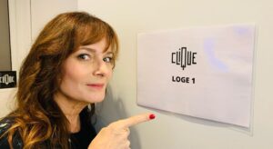 Cécilia Hornus Instagram - C’était hier soir. @cliquetv 
#lastprime #plusbellelavieofficiel #le29eme #iconique #cestvendredi #ajamaislespremiers @pblvofficiel