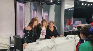 Cécilia Hornus Instagram - C’était hier soir. @cliquetv 
#lastprime #plusbellelavieofficiel #le29eme #iconique #cestvendredi #ajamaislespremiers @pblvofficiel