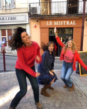 Cécilia Hornus Instagram - Voila. Un aperçu de l’ambiance de nos retrouvailles. 
@annedecisoff @leafrancoisoff 
#avoirdeuxansdagemental 
❤️❤️❤️✨✨✨