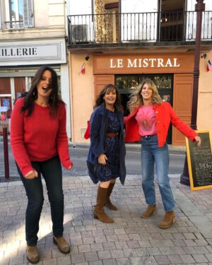 Cécilia Hornus Instagram - Voila. Un aperçu de l’ambiance de nos retrouvailles. 
@annedecisoff @leafrancoisoff 
#avoirdeuxansdagemental 
❤️❤️❤️✨✨✨