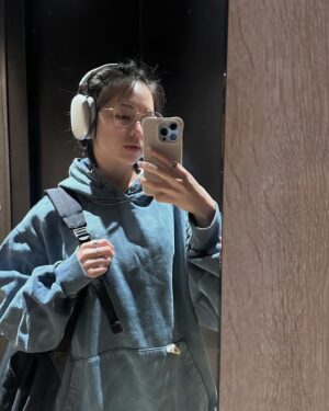 Cecilia So Instagram - 所以我又上戲劇課了
一個星期不停的練習時間真的很快就過了
每次多了解自己一點點還是有很驚訝的感覺「原來我會這樣噢」
我真的很喜歡會對這件事心存尊敬又不加批判而且非常認真的人
謝謝我的伙伴和老師
讓我很安全放心的交出自己
過程很累但太好玩了

「永遠不要放棄你的目標」
在一場戲中如此
在人生中也如是唷！！！(｡ì _ í｡)

#珊在台北記