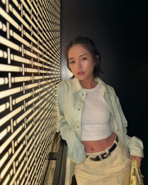 Cecilia So Instagram - 啊我就是那種就算很開心也不會怎麼表露出來的人
可能用emoji表達我還比較自在
所以如果某天你送了我什麼我毫無表情的拆開說著挺好看的嘛
那就是非常厲害的讚賞了哇哈哈哈哈
I人就這樣吧🤡👽😬
所以⋯ 我期待了好久的 @nobuhongkong 每一道菜都好好好好好好吃！！ 當然，當服務生來問我的時候我只是擺出洪海仁的臉孔輕輕說了聲：「好味呀～」 內心有多澎湃你不知道吧😼
thank you for the amazing arrangement LOVEEE🤍 @lhyleon @hongkongregent