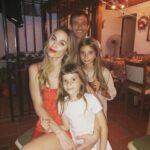Cecilia Bonelli Instagram - La navidad siempre será perfecta con ellos a mi lado! #feliznavidad para todos/as!!! 🎄❤️🎅🏻🍾