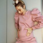 Cecilia Bonelli Instagram - Hay alguien que va asomando 🐣y se está haciendo notar 🙈. Estos últimos 3 meses fueron durísimos! Sucedieron tantas cosas!!! Hace una semana perdí a mi papá de manera repentina y tengo una tristeza que no puedo expresar con palabras. Solo contarles que estoy aprendiendo a valorar toda la fuerza 💪interna que tengo para seguir adelante. Motivos me sobran… aunque no sea fácil. Ver a mi pancita crecer me llena de ilusión de que todo lo que viene ayudará a sanar. Hoy vuelvo a @espn @scespn @espnargentina y tengo muchas novedades para contarles. Se vienen cambios lindos … pero eso se los contaré mas adelante 🙊