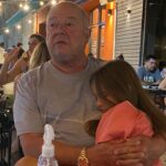 Cecilia Bonelli Instagram - Hoy me desperté Necesitando tus abrazos, tus llamados, tus consejos y ese “yo tb te amo hija”. Lo único que siento es una tremenda tristeza y mucho mucho dolor. Se que el tiempo ayudará a sanar todo esto. Fuiste el mejor papá del mundo entero, acompañándome a sol y sombra en cualquier parte del mundo. Me quedo con todo lo que me enseñaste en esta vida pa. Prometo honrar tu apellido y hablarle a #lupita, a #carme, y al bb que está en camino de vos siempre. Te amo y te amaré eternamente “pupi”. Agarrá a Mamá fuerte de la mano y recorran juntos el cielo.