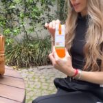 Cecilia Bonelli Instagram - Hoy quiero compartirles parte de mi rutina diaria en el cuidado de mi piel🧏‍♀️. Antes de salir de casa siempre me pongo mi protector solar! Y más aún en esta época del año! 🌞 Mi favorito es Anthelios Toque Seco, un protector solar facial de amplio espectro (UVA, UVB) que ayuda a proteger contra los daños producidos por algunos rayos infrarrojos y por la contaminación. ✅ES ANTI BRILLO Y MATIFICANTE, LOGRA UN EFECTO SECO POR 12 HS (10 VECES MÁS MATIFICANTE QUE LA VERSIÓN ANTERIOR). ✅NO DEJA RESIDUOS ✅MAYOR ABSORCIÓN VS. FÓRMULA ANTERIOR ✅ OFRECE ALTA PROTECCIÓN GRACIAS A SU FILTRO MEXORYL 400 ✅VIENE EN VERSIÓN CON Y SIN COLOR #SolaresLaRochePosay #ProtecciónUVTodoElAño #AntheliosTodoElAño #LaRochePosay @larocheposay