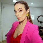 Cecilia Bonelli Instagram - A veces con una mirada …. 👀 (completa la frase) #buenmartes