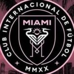 Cecilia Bonelli Instagram - EL WEATHER DELAY, UN CLÁSICO DE LA MAJOR LEAGUE SOCCER 🌩️🌪️⚽️🙅🚫 ‘El Tráfico’ entre los equipos de Los Ángeles, El Clásico del Sol que enfrenta a Miami con Orlando City o el Hudson River Derby de los neoyorquinos tienen méritos para ser el mejor de la Major League Soccer. Sin embargo, tienen una competencia poco conocida: la famosa e irritante demora por malas condiciones climáticas, conocido como weather delay. Desconocido para la gran mayoría de los futboleros al rededor del mundo, el weather delay se da cuando se cumplen ciertas condiciones climáticas que impiden la realización del partido. Sucede mucho en Estados con precipitaciones importantes como Florida, pero lo cierto es que casi todos los equipos costeros lo sufren. ¿Cuales son esas condiciones? ¿Qué tan seguido ocurre? ¿Cuál fue el partido que más demora tuvo? Te lo contamos en el siguiente video. #MajorLeagueSoccer #MLS #WeatherDelay #Messi #InterMiami