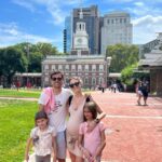 Cecilia Bonelli Instagram - “Cuando dejes el fútbol quiero que empecemos a viajar en familia”. Eso fue lo que le dije a @daricvitaok y es lo que está sucediendo. El viernes nos tomamos un avión ✈️ y nos vinimos a #philadelphia, una ciudad hermosa y con muchísima historia! Ya Que aquí se firmó la independencia de los Estados Unidos 🇺🇸. Les dejo el resumen de lo que fue nuestro finde! #enfamiliasiempreesmejor 👨‍👩‍👧‍👧🤰
