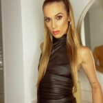 Cecilia Bonelli Instagram - Si en vez de mirar el #look 🧐 miraste el moretón que tengo en la pierna sos una de esas personas #detallistas Jajaja 😜 #buenmartes