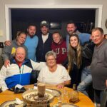 Cecilia Bonelli Instagram - Hola gente linda! Hoy les voy a contar un poco más de mí y mi familia. Suelo ser bastante reservada con algunas cosas pero esta es una linda historia! Este es nuestra ¨Familia Americana¨ es la familia que adoptó a papá hace muchos muchos años atrás cuando él decidió hacer un intercambio cultural. Pasaron los años y el amor y el cariño siguen intacto… este viaje lo hicimos junto a mis hermanos (Juanchi/Juanma & Kaki) para acompañar a papá a la despedida de #scott (su hermano americano) que pasó a otra vida. Existe la familia de sangre, si es verdad! Pero también la familia que uno puede elegir! #claysburg #2021 #familytrip #chestertown
