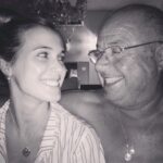 Cecilia Bonelli Instagram - Hoy me desperté Necesitando tus abrazos, tus llamados, tus consejos y ese “yo tb te amo hija”. Lo único que siento es una tremenda tristeza y mucho mucho dolor. Se que el tiempo ayudará a sanar todo esto. Fuiste el mejor papá del mundo entero, acompañándome a sol y sombra en cualquier parte del mundo. Me quedo con todo lo que me enseñaste en esta vida pa. Prometo honrar tu apellido y hablarle a #lupita, a #carme, y al bb que está en camino de vos siempre. Te amo y te amaré eternamente “pupi”. Agarrá a Mamá fuerte de la mano y recorran juntos el cielo.