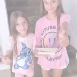 Cecilia Bonelli Instagram - Están por comenzar las clases 🤗👏🤭 y en casa 🏠 ya vamos preparando de a poquito la #vueltaalcole de la mano de @moovingarg !!! 🌸❤️ #Lupita y #Carme están chochas con todos los productos de mooving 🤩