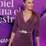 Cecilia Bonelli Instagram - El #martes fui al lanzamiento de La Roche-Posay en el #malba. El violeta es el color de la transformación y Pure Niacinamide 10, el nuevo serum concentrado anti-manchas, llegó para transformar tu piel. 💜Gracias a su activo principal Niacinamida pura al 10% mejora el aspecto de las manchas en todo tipo de piel desde primera semana de uso 💪 @larocheposay #LaRochePosay #SerumAntimanchas #NiacinamidaPura