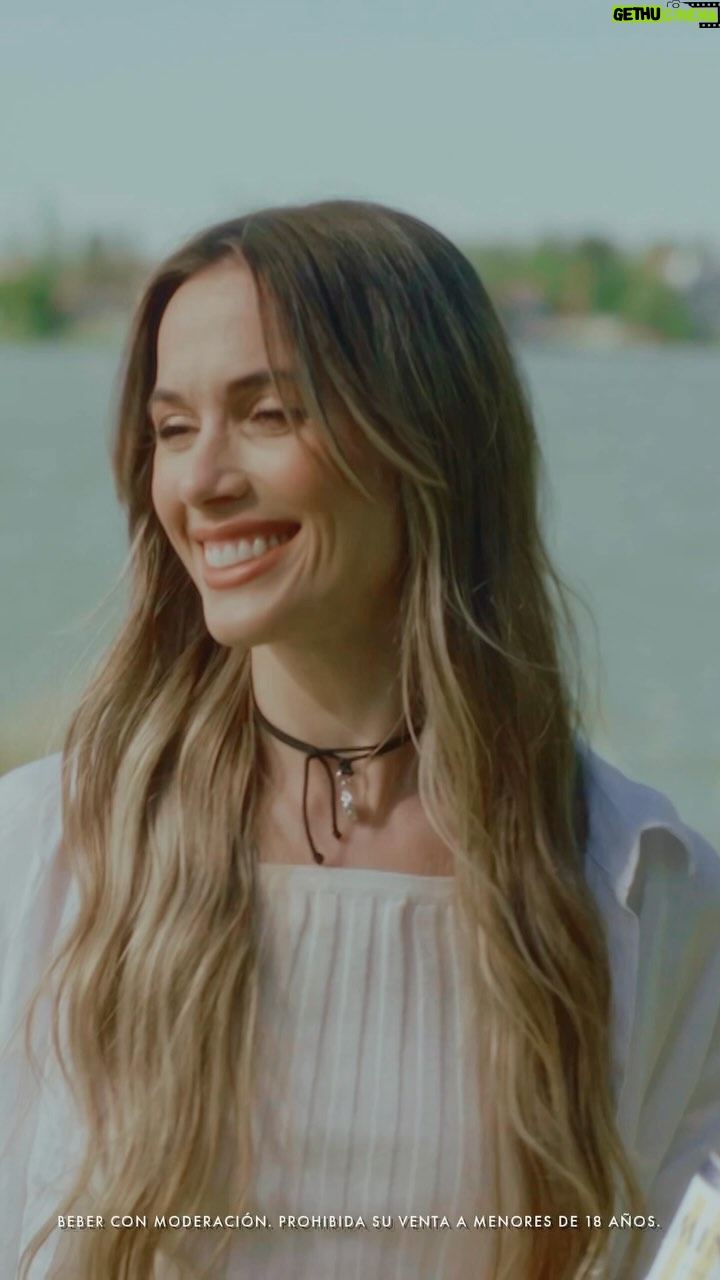 Cecilia Bonelli Instagram - ¡Animate vos también a probar Mingo! 🌊 🍃 Esencias naturales 🏔 Agua de la cordillera de los Andes ⬇️ Menos de 100 calorías por lata 🍸 4% de alcohol ⬇️ Baja en azúcar 🤩 Lista para disfrutar en cualquier momento. 💫 #Mingo #ListaParaDisfrutar #BajaEnAzúcar #MenosDe100kcal #EsenciasNaturales