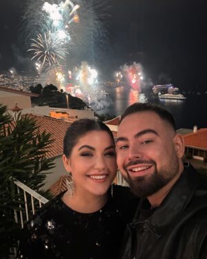 Celeste Buckingham Instagram - New Year’s Eve Dinner Party s mojou nádhernou @celbuckingham
 Obaja vám prajeme len to najlepšie do nového roka 2024, veľa úspechov zdravia štastia a lásky 🥳✨🥳✨ #XoXo

#happynewyear #2024 #SNR #Madeira #friends #vacay #holiday #ocean #fireworks #foodie