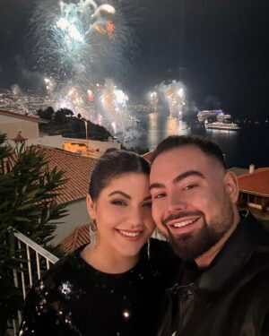 Celeste Buckingham Instagram - New Year’s Eve Dinner Party s mojou nádhernou @celbuckingham
 Obaja vám prajeme len to najlepšie do nového roka 2024, veľa úspechov zdravia štastia a lásky 🥳✨🥳✨ #XoXo

#happynewyear #2024 #SNR #Madeira #friends #vacay #holiday #ocean #fireworks #foodie