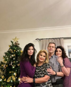 Celeste Buckingham Instagram - Krásne sviatky vám prajeme 🎄 S kým ste ich trávili vy? 🖤 #buckinghamfamily #vianocenamadeire #happyholidays