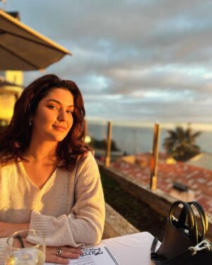 Celeste Buckingham Instagram - Just another day in paradise ✨ O chvíľu budem opäť na Slovensku a v Čechách, ale zatiaľ si ešte uživám Madeirské slniečo - prajem vám krásne víkend #madeira #home #domanaostrove