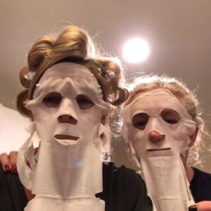 Celia Ireland Instagram - HELP US!! #wentworthcon #thingswedoforlove #stilljetlagged #LizTheBird @tammy__macintosh