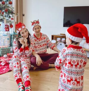 Celina Jade Instagram - Merry Christmas! 🎁