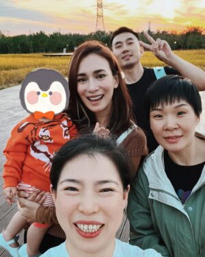 Celina Jade Instagram - I have a new love for holidays now since it’s mom time. :)