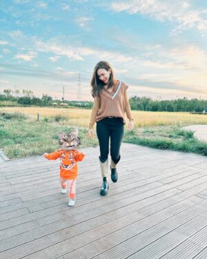 Celina Jade Instagram - I want my baby to grow up loving nature like me!