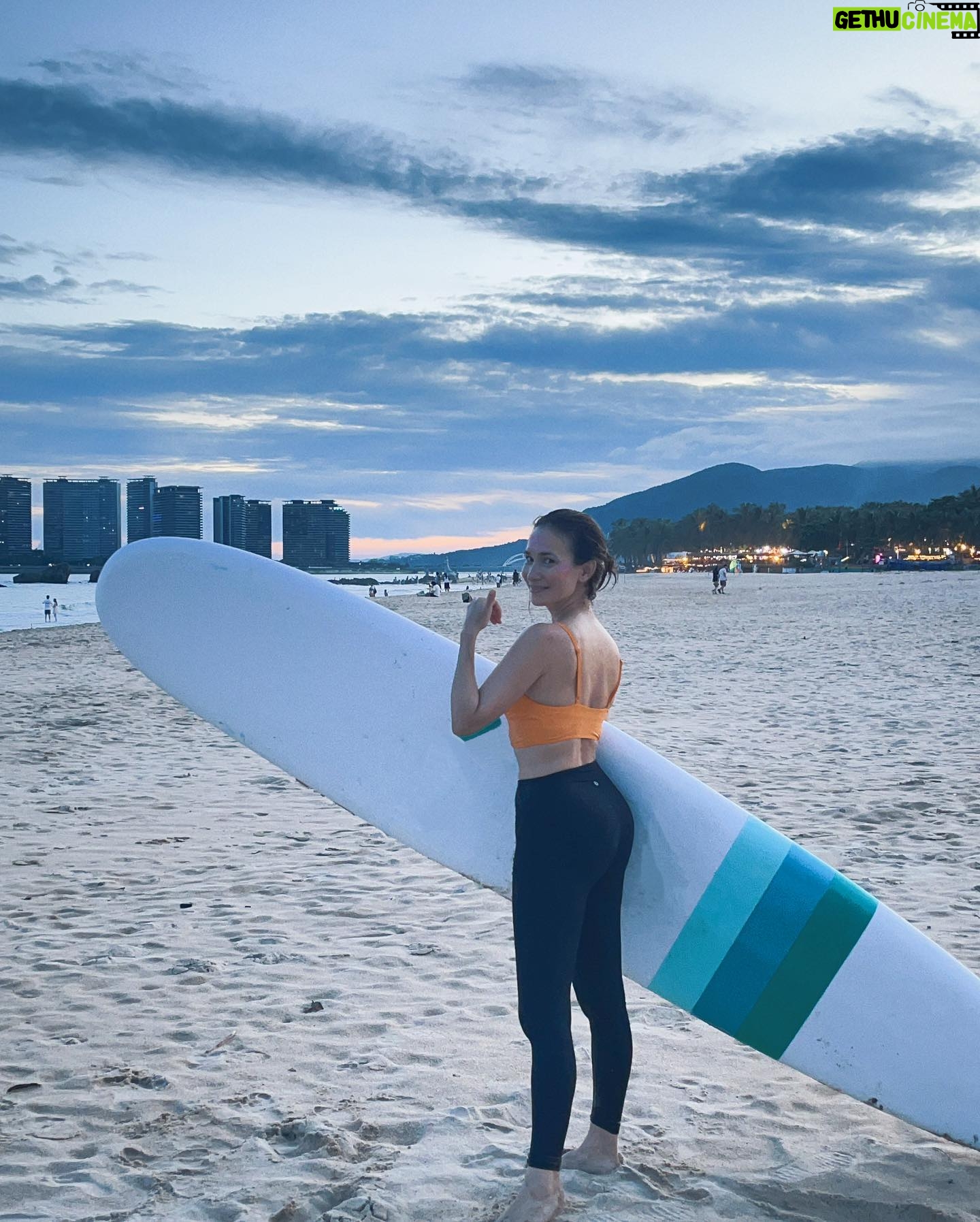 Celina Jade - 3.5K Likes - Never too late to learn something new! Glad someone told me to wear pants hehe #surfergirl