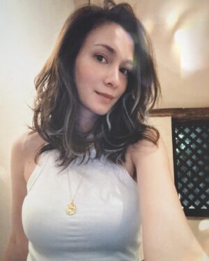 Celina Jade Instagram - Mocktail for one. Nothing wrong with a bit of me myself and I date night :)