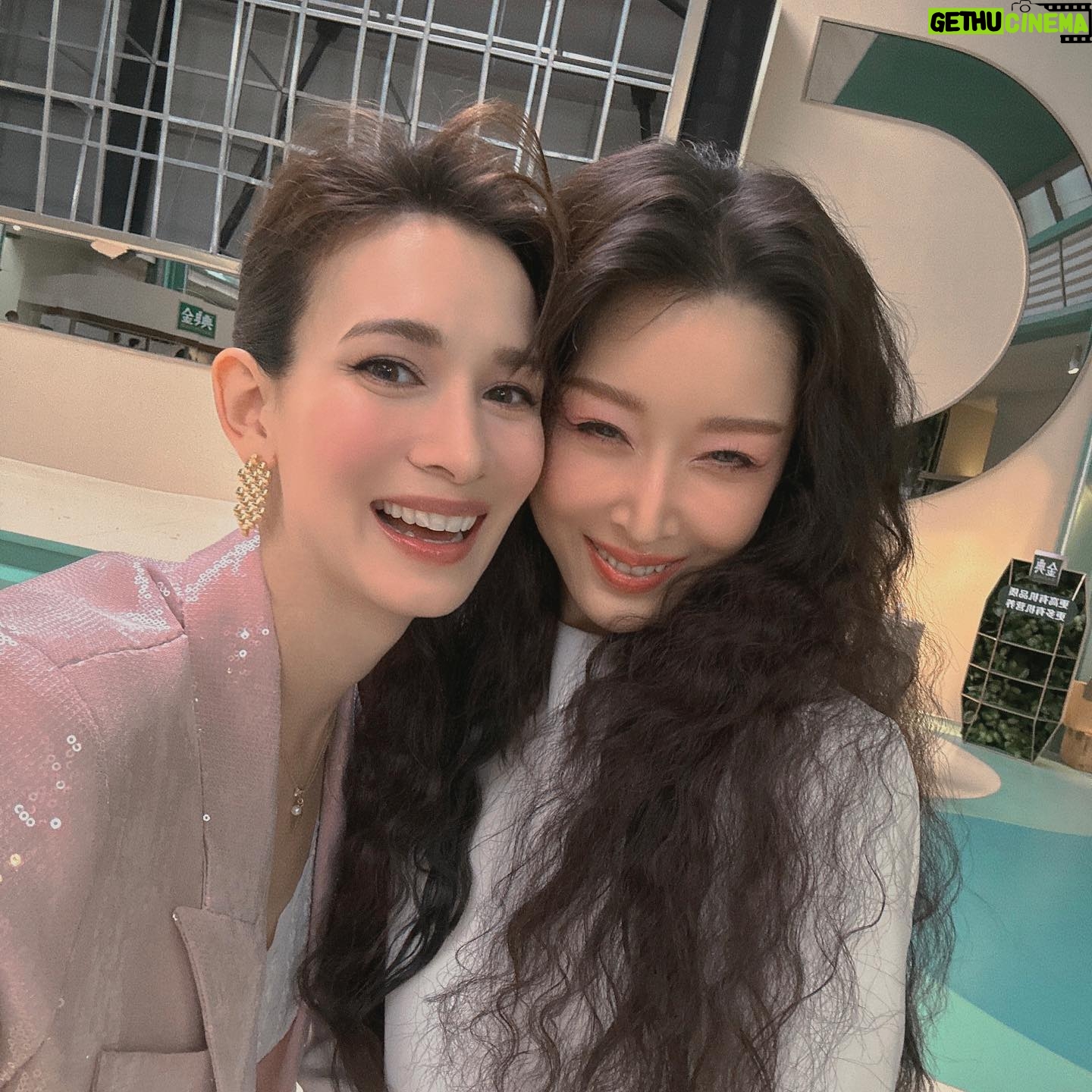Celina Jade - 6.3K Likes - Never compare yourself to another, as there’s no better person at being you than you. To all the ladies: you are beautiful and perfect just the way you are!