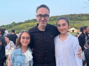 Cemre Demircan Instagram - Kuruluş Osman ailesi olarak 4.sezona veda ettik…Üzerimde emeği olan,birlikte çalıştığım fotoğrafta olan olmayan herkese sonsuz Teşekkürler…Harika bir ekiple çok güzel anılarla  bir sezonu daha geride bıraktık…💕💕💕
@kurulusosman @bozdagfilm @mehmetbozdag @aslizeyneppekerbozdag @kadirilter @fatmanurgüldalı @aliozansalkım @_ahmet_yilmazz @demarke @vicabon @dodokido