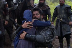 Cemre Demircan Instagram - Birlikte bir sezonu daha geride bırakmak,sizinle aynı dizide rol almak,hatta Fatma hatun olmak gurur verici…Sizleri çok seviyorum💕💕💕 @burakozcivit @yildiz_c_atiksoy @kurulusosman 
@kurulusdizisi 
@bozdagfilm 

129.bölümden💕💕