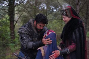 Cemre Demircan Instagram - Birlikte bir sezonu daha geride bırakmak,sizinle aynı dizide rol almak,hatta Fatma hatun olmak gurur verici…Sizleri çok seviyorum💕💕💕 @burakozcivit @yildiz_c_atiksoy @kurulusosman 
@kurulusdizisi 
@bozdagfilm 

129.bölümden💕💕