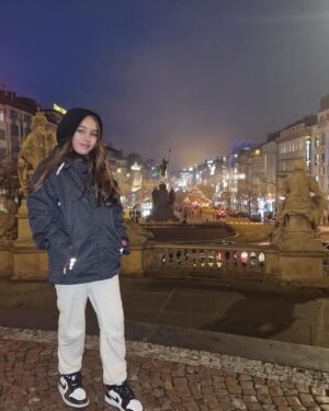Cemre Demircan Instagram - Prag day1🥰 #praguedancinghouse #ulusalmüzeprag #prague