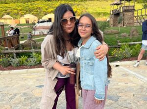 Cemre Demircan Instagram - Kuruluş Osman ailesi olarak 4.sezona veda ettik…Üzerimde emeği olan,birlikte çalıştığım fotoğrafta olan olmayan herkese sonsuz Teşekkürler…Harika bir ekiple çok güzel anılarla  bir sezonu daha geride bıraktık…💕💕💕
@kurulusosman @bozdagfilm @mehmetbozdag @aslizeyneppekerbozdag @kadirilter @fatmanurgüldalı @aliozansalkım @_ahmet_yilmazz @demarke @vicabon @dodokido