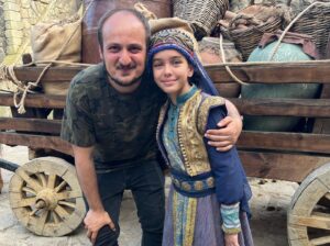 Cemre Demircan Instagram - Kuruluş Osman ailesi olarak 4.sezona veda ettik…Üzerimde emeği olan,birlikte çalıştığım fotoğrafta olan olmayan herkese sonsuz Teşekkürler…Harika bir ekiple çok güzel anılarla  bir sezonu daha geride bıraktık…💕💕💕
@kurulusosman @bozdagfilm @mehmetbozdag @aslizeyneppekerbozdag @kadirilter @fatmanurgüldalı @aliozansalkım @_ahmet_yilmazz @demarke @vicabon @dodokido