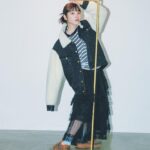 Cent Chihiro Chittiii Instagram - セントチヒロ・チッチ×FILA×mini　　 コラボスニーカーがついに明日 10/21に発売になります☺︎☺︎ 二色ともユニセックスで履ける サイズにしていただきました。 『地球とおともだち燦々アースブラウン』は 土、空、海、森、太陽の光 、地球っていろんな色でできている。 ちょっと冒険してみたくてあえて あらゆるアースカラーを組み合わせました。 この靴は地球なんです。男女問わずみんなが どんな場所へも、"おともだち"のように ともに歩いて行けますように。 『空飛ぶセンチメンタルベイビーブルー』は 身構えて履かなくてもいい、 絶妙な淡さにこだわりました。 雨の日もセンチメンタルな気持ちをときめきに 変えてくれるといいなという想いを込めて。 試行錯誤して一緒に作ってもらった 靴たち、愛してもらえますようにっ 明日からシュープラザで買えます☑️ https://kutsu.com https://kutsu.com/category/M_MINI/ 🥾@kutsu.com_chiyoda 📚@mini_tkj 📷@yutaroyamane 💄@osakana_yuki 👗@mika_ito_ ＃チッチコラボ　 ＃FILAコラボ　 ＃シュープラザ