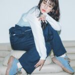 Cent Chihiro Chittiii Instagram - セントチヒロ・チッチ×FILA×mini　　 コラボスニーカーがついに明日 10/21に発売になります☺︎☺︎ 二色ともユニセックスで履ける サイズにしていただきました。 『地球とおともだち燦々アースブラウン』は 土、空、海、森、太陽の光 、地球っていろんな色でできている。 ちょっと冒険してみたくてあえて あらゆるアースカラーを組み合わせました。 この靴は地球なんです。男女問わずみんなが どんな場所へも、"おともだち"のように ともに歩いて行けますように。 『空飛ぶセンチメンタルベイビーブルー』は 身構えて履かなくてもいい、 絶妙な淡さにこだわりました。 雨の日もセンチメンタルな気持ちをときめきに 変えてくれるといいなという想いを込めて。 試行錯誤して一緒に作ってもらった 靴たち、愛してもらえますようにっ 明日からシュープラザで買えます☑️ https://kutsu.com https://kutsu.com/category/M_MINI/ 🥾@kutsu.com_chiyoda 📚@mini_tkj 📷@yutaroyamane 💄@osakana_yuki 👗@mika_ito_ ＃チッチコラボ　 ＃FILAコラボ　 ＃シュープラザ
