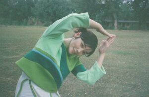 Cent Chihiro Chittiii Instagram - い•ろ•は•す🍃🐛

ぽっぷな振り付けをつけてくれたのは
ぱわーぱふぼーいずのKANさん🕺

これを踊るとなんだかはっぴーになっちゃう
CMみつけたら一緒に踊ってみてっ

hairmake: @megumikuji_luckhair 
styling: @koromoishigaya1225 
choreography: @o_kan25_1