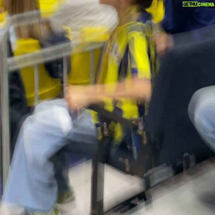 Ceren Benderlioğlu Instagram - FENERBAHÇE 💙💙💙💙 @yellowthecanaryfb @efsane23erkankaraca sonunda bu gece tanıştık gururumuzsun @fenerbahce