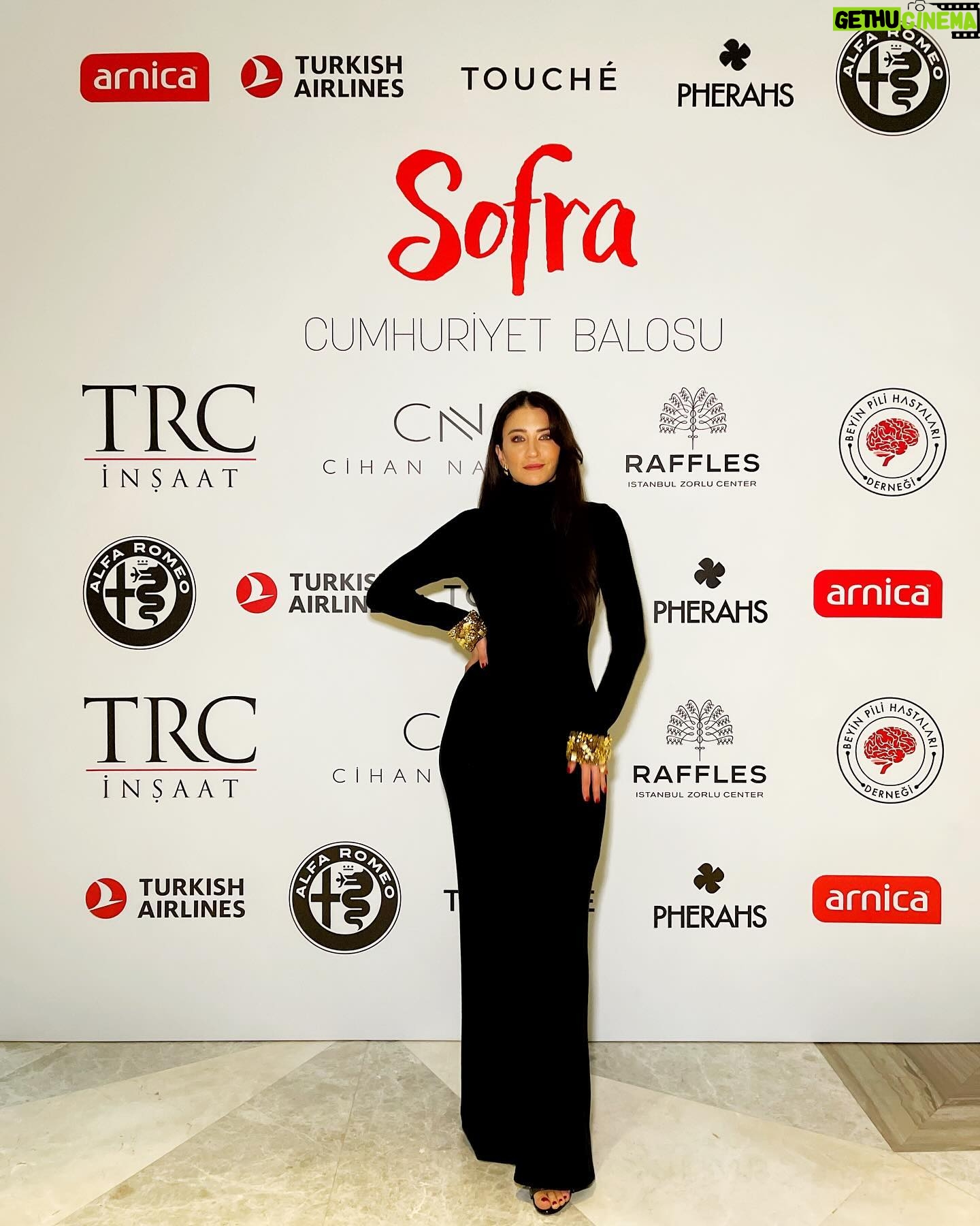 Ceren Benderlioğlu Instagram - Geçen haftadan anı defteri … sondaki fotoda 14 sene sonra ani bir kararla manası bende bir iz geldi ….